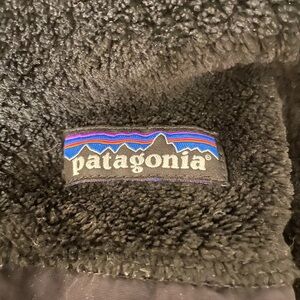 Patagonia jet black pull over.